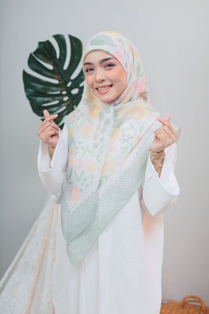 Putri Cotton Square in Enchanted Emerald