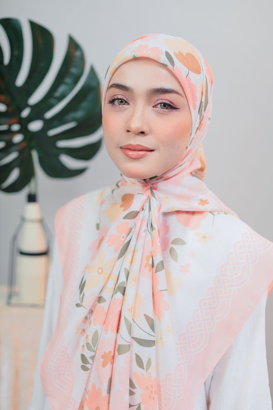 Putri Cotton Square in Peach Amber